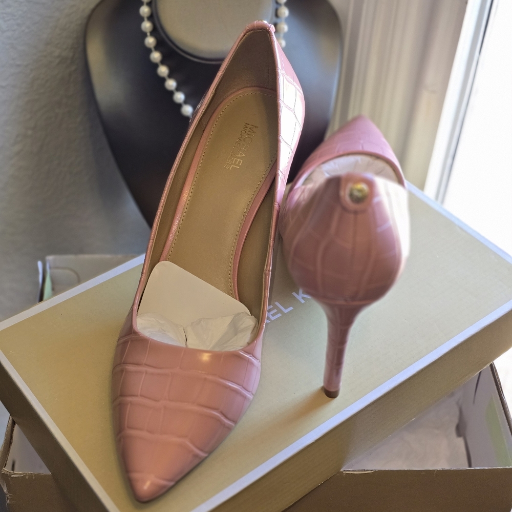 Michael Kors Dorothy Flex Faux Croc Pump